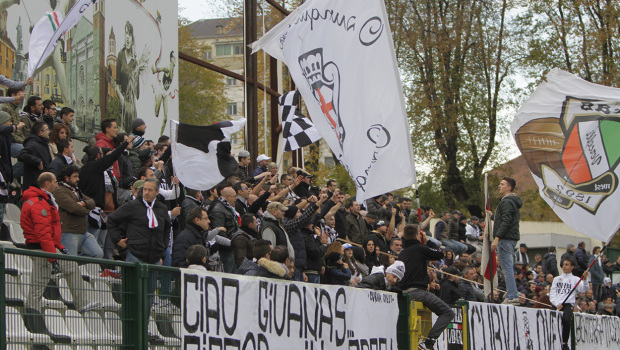 La curva Ovest dello stadio 'Silvio Piola' (Foto Ivan Benedetto)