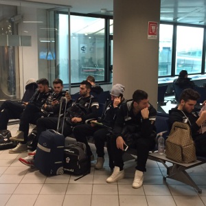 La squadra in aeroporto a Caselle(Foto Fc Pro Vercelli)