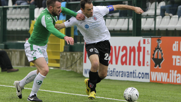 Massimiliano Scaglia contro l'Avellino (Foto Ivan Benedetto)