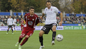 Massimiliano Scaglia tiene a bada Mazzarani della Virtus Entella (Foto Ivan Benedetto)