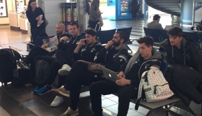 La squadra in aeroporto (Foto Fc Pro Vercelli)