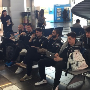 La squadra in aeroporto (Foto Fc Pro Vercelli)