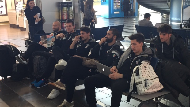 La squadra in aeroporto (Foto Fc Pro Vercelli)