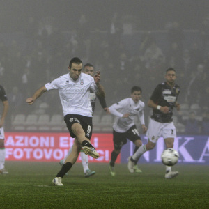 Rigore di Ettore Marchi contro la Ternana (Foto Ivan Benedetto)