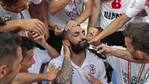 Cosenza taglia la barba dopo la promozione in B (Foto Ivan Benedetto)