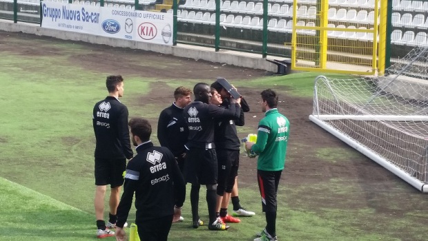 La squadra mentre guarda l'eclissi (Foto MagicaPRO.it)