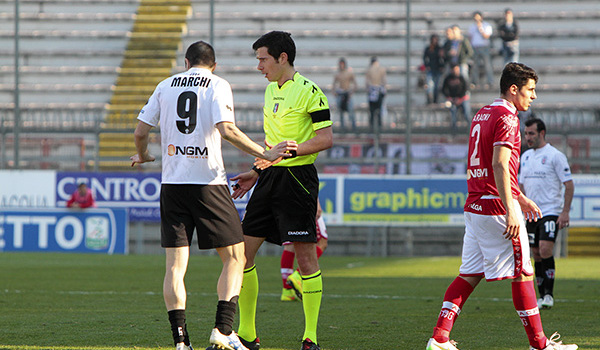 L'arbitro Ghersini (Foto Ivan Benedetto)