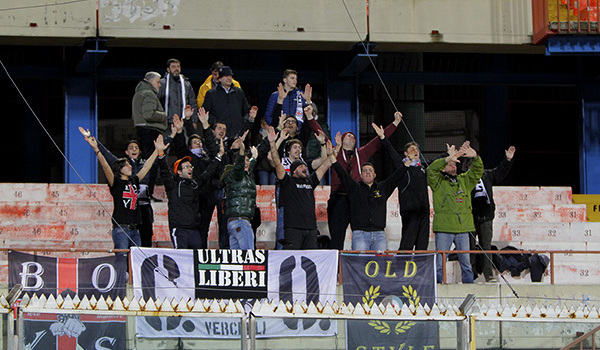 Tifosi della Pro Vercelli a Catania (Foto Ivan Benedetto)