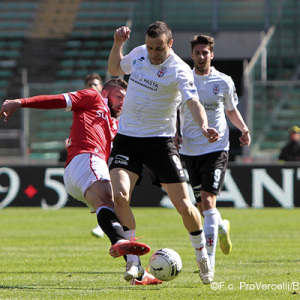 Ettore Marchi contro il Bari (Foto Ivan Benedetto)