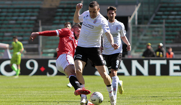 Ettore Marchi contro il Bari (Foto Ivan Benedetto)