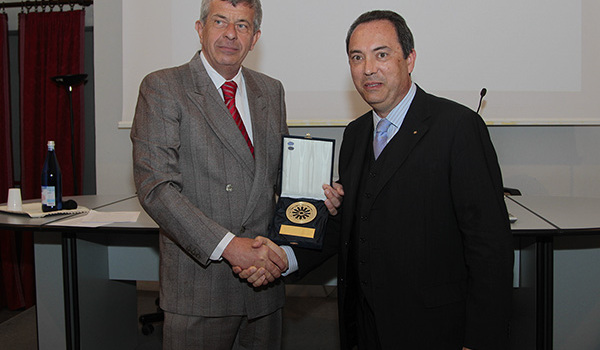 La premiazione del presidente Massimo Secondo (Foto Ivan Benedetto)