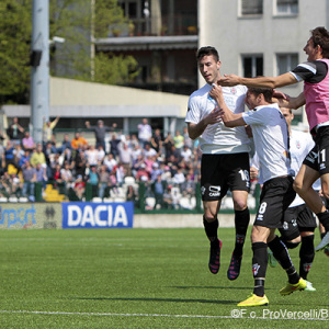 La gioia dopo il primo gol di Sprocati (Foto Ivan Benedetto)