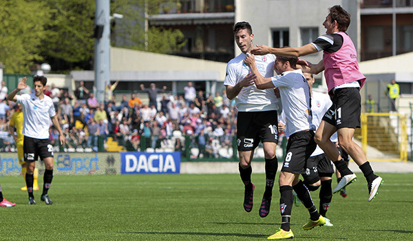 La gioia dopo il primo gol di Sprocati (Foto Ivan Benedetto)