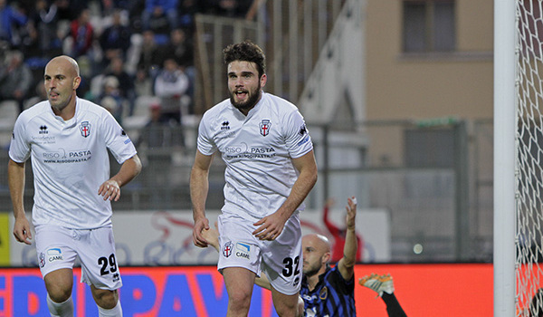 Giacomo Beretta dopo il gol al Latina (Foto Ivan Benedetto)