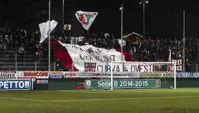 La coreografia della Curva Ovest a Chiavari (Foto Ivan Benedetto)