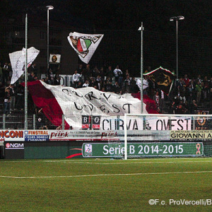 La coreografia della Curva Ovest a Chiavari (Foto Ivan Benedetto)