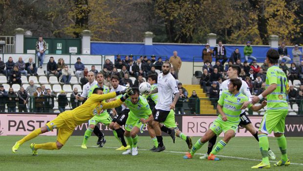 Uno scatto di Pro Vercelli-Pescara (Foto Ivan Benedetto)