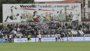 La Curva Ovest in occasione di Pro Vercelli-Latina (Foto Ivan Benedetto)