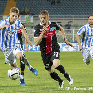 Cristian Bunino contro il Pescara (Foto Ivan Benedetto)