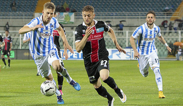 Cristian Bunino contro il Pescara (Foto Ivan Benedetto)