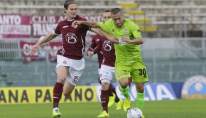 Di Roberto in azione contro il Livorno (Foto Ivan Benedetto)
