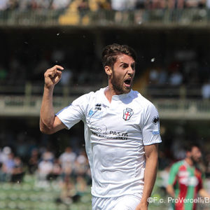 Manuel Scavone dopo il gol alla Ternana (Foto Ivan Benedetto)