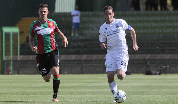 Massimiliano Scaglia contro la Ternana (Foto Ivan Benedetto)