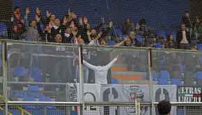 I tifosi della Pro Vercelli a Latina (Foto Ivan Benedetto)