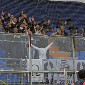 I tifosi della Pro Vercelli a Latina (Foto Ivan Benedetto)