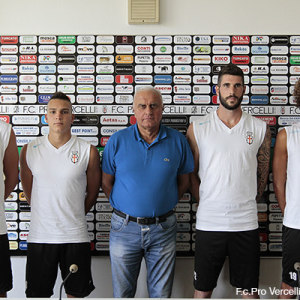 I nuovi acquisti Redolfi, Esposito, Nocchi e Luperini col ds Varini (Foto Ivan Benedetto)