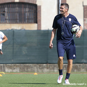 Mister Salvalaggio durante il primo allenamento (Foto Ivan Benedetto)