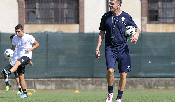 Mister Salvalaggio durante il primo allenamento (Foto Ivan Benedetto)