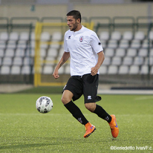 Simone Emmanuello contro la Giana Erminio (Foto Ivan Benedetto)