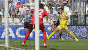 Pigliacelli di spalle in Pro Vercelli-Frosinone (Foto Ivan Benedetto)