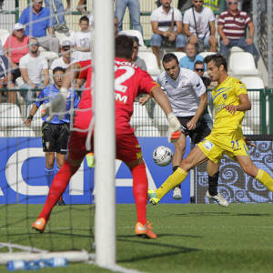 Pigliacelli di spalle in Pro Vercelli-Frosinone (Foto Ivan Benedetto)