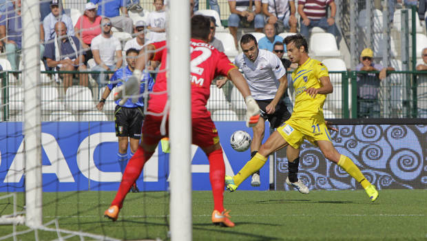 Pigliacelli di spalle in Pro Vercelli-Frosinone (Foto Ivan Benedetto)