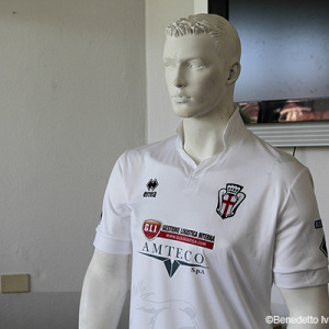 La nuova maglia della Pro Vercelli (Foto Ivan Benedetto)