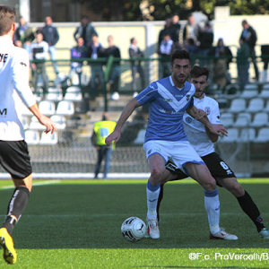 Andrea Caracciolo contro la Pro Vercelli (Foto Ivan Benedetto)