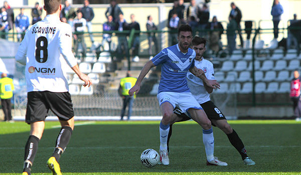 Andrea Caracciolo contro la Pro Vercelli (Foto Ivan Benedetto)