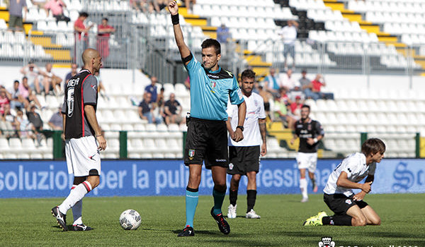 L'arbitro Rapuano (Foto Ivan Benedetto)