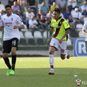 Simone Emmanuello contro il Crotone (Foto Ivan Benedetto)