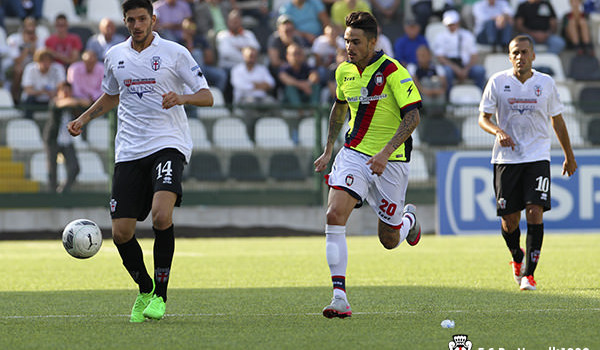 Simone Emmanuello contro il Crotone (Foto Ivan Benedetto)