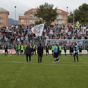 La Curva della Pro Vercelli dopo la vittoria 1-0 nell'aprile 2014 (Foto Ivan Benedetto)