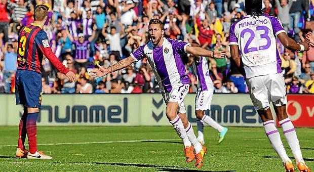 Fausto Rossi esulta per il gol al Barcellona