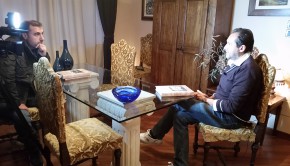 Il giornalista Hussein Yassin intervista Alex Tacchini (Foto MagicaPRO)