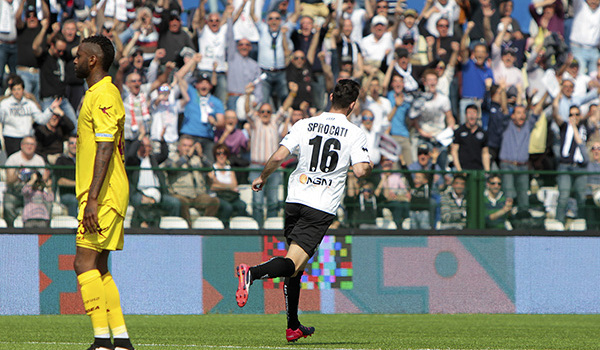 Sprocati esulta dopo il gol al Livorno (Foto Ivan Benedetto)