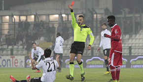 L'espulsione di Luca Castiglia (Foto Ivan Benedetto)