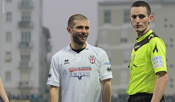 Carlo Mammarella e l'arbitro Minelli (Foto Ivan Benedetto)