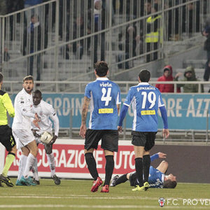 L'espulsione di Fausto Rossi (Foto Ivan Benedetto)