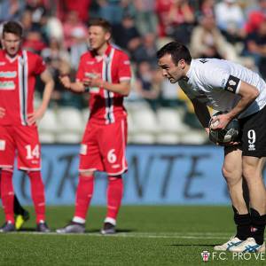 Il rigore di Marchi contro l'Ascoli (Foto Ivan Benedetto)